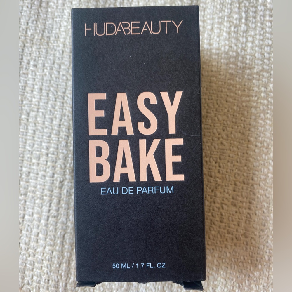 HUDA BEAUTY Easy Bake Eau de Parfum